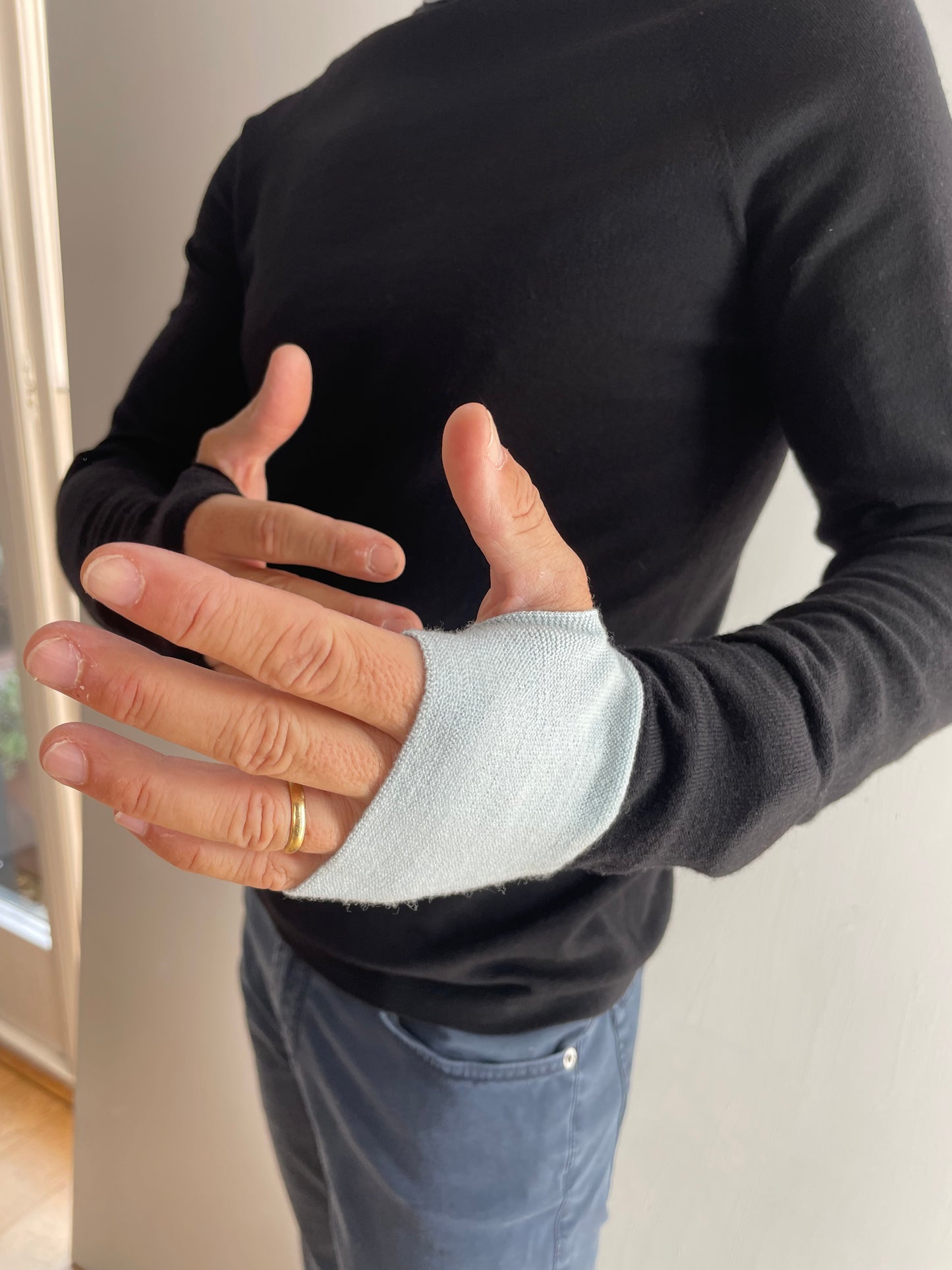 Second Skin - Black with Aqua